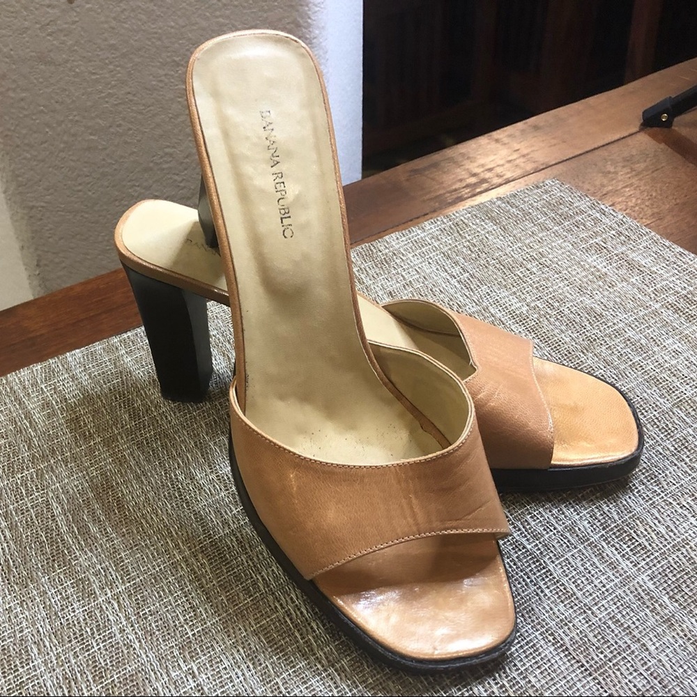 Banana Republic sandal heels in warm camel tan